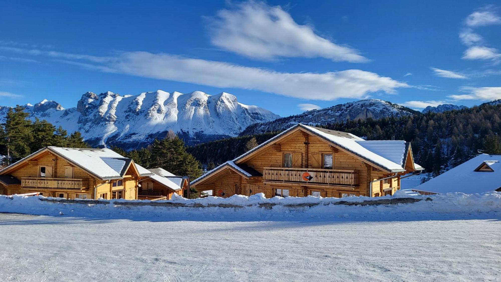 Appartement 4 A 6 Personnes - Chalets D'Aurouze - La Joue Du Loup Le Devoluy Exterior photo
